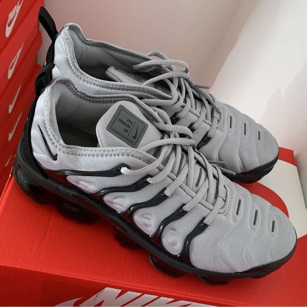Gray and Black Nike Vapor Max Plus Size 10